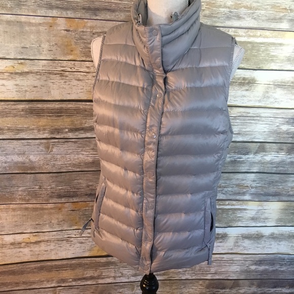 GAP Jackets & Blazers - Gap Women’s Silver Puffer Vest, Size Medium